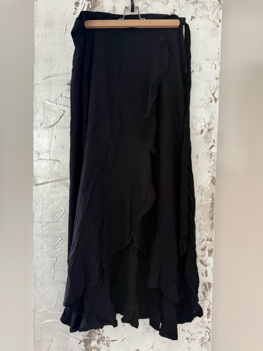 La Vie En Rose Black Ruffle Wrap Swim Sarong